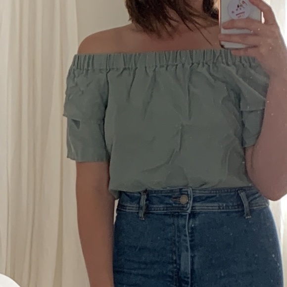 Size 6 green off the shoulder shirt - Picture 1 of 2